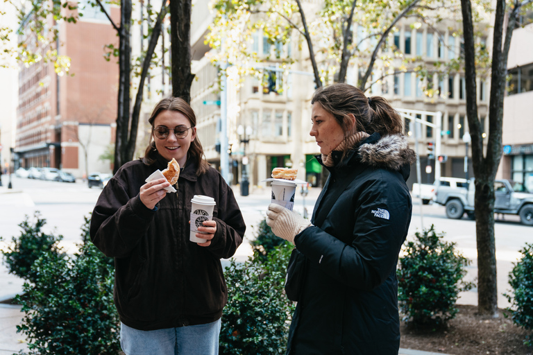 Boston: Wycieczka z przewodnikiem po pysznych pączkach z degustacjąBoston: wycieczka z przewodnikiem po pysznych pączkach z degustacjami