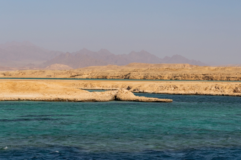 Sharm El Sheikh: Navegación de un día a la Isla Blanca y a Ras MohamedIsla Blanca y Ras Mohamed con equipo de snorkel