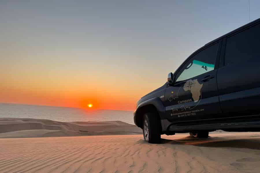 Walvisbay: Sandwich Harbour SUNSET Tour-Ende wunderschön. Foto: GetYourGuide Walvisbay: Sandwich Harbour SUNSET Tour-Ende wunderschön. Foto: GetYourGuide