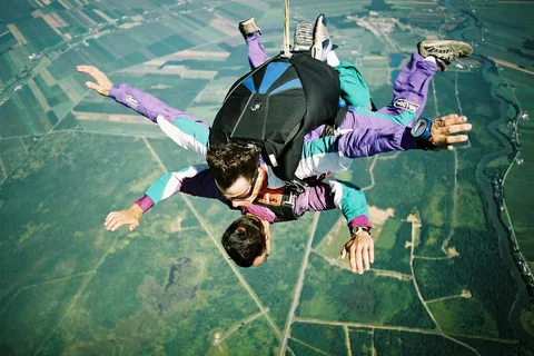 Saut en parachute au-dessus de Barcelone - saut en tandem à 13 000 pieds + transport