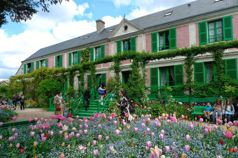 Van Gogh & Monet Villages: Full-Day Tour from Paris