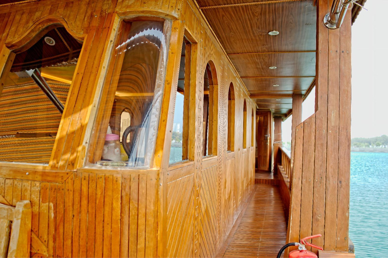 Doha: Sonnenuntergang/Serenade, traditionelle Dau-Bootsfahrt, Dinner-BootsfahrtLuxuriöse Dinner-Bootsfahrt mit Pick &amp; Drop-Service