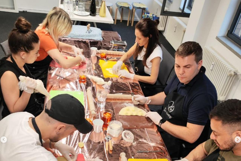 Atelier de cuisine sicilienne à Berlin avec boissons à volontéMenu poisson Berlin