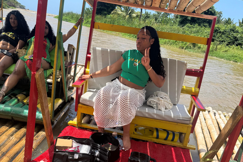 Montego Bay: Bamboo Rafting with Limestone Foot Massage
