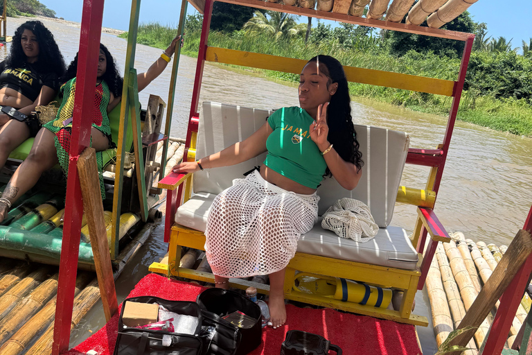 Montego Bay: Bamboo Rafting with Limestone Foot Massage