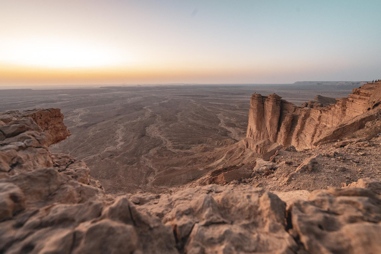 Riyadh: Edge of the World Picnic with Saudi Traditional Food