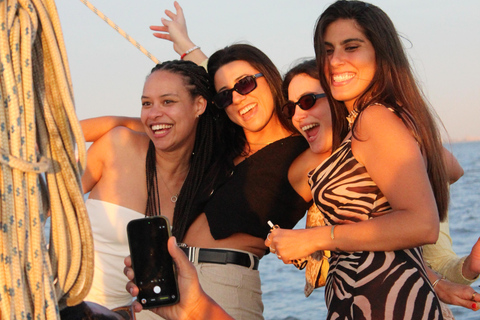 Lisbon Sunset Boat Tour–Golden Hour Cruise w/ Welcome Drink