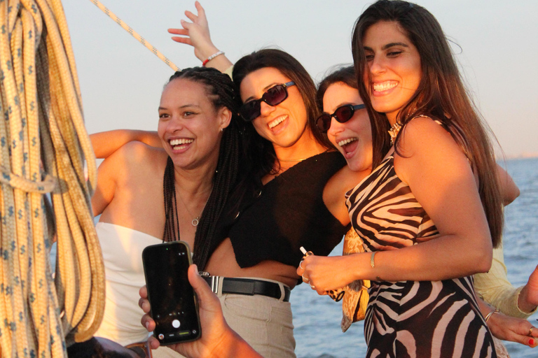Lisbon Sunset Boat Tour–Golden Hour Cruise w/ Welcome Drink