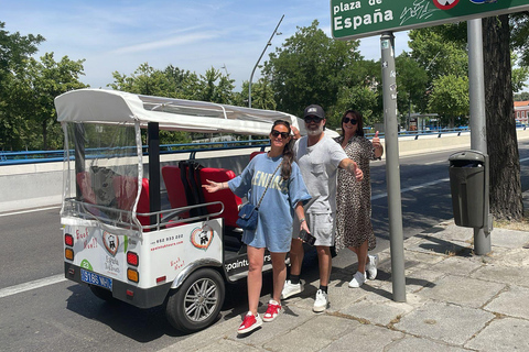 Madrid: Tour privado de la ciudad en Tuk TukMadrid: Tours Privados en Tuk Tuk - 2h