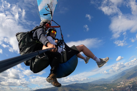 Volar en parapente sobre Medellín en San Félix, una experiencia increíble