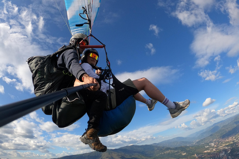 Paragliden boven Medellin in San Felix een geweldige ervaring