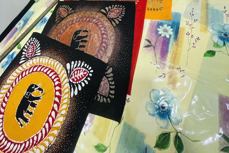 Giriulla: Batik Factory Tour with Ceylon Tea and Sweets