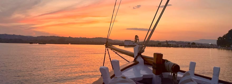 Corfou : Croisière au coucher du soleil sur un voilier traditionnel en bois