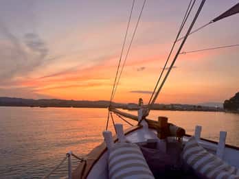 Corfù: Crociera al tramonto su uno yacht a vela tradizionale in legno
