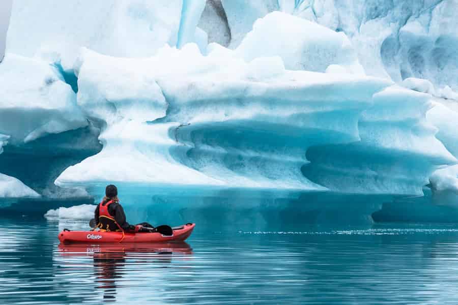 Kajaktour auf der Gletscherlagune Jökulsárlón. Foto: GetYourGuide