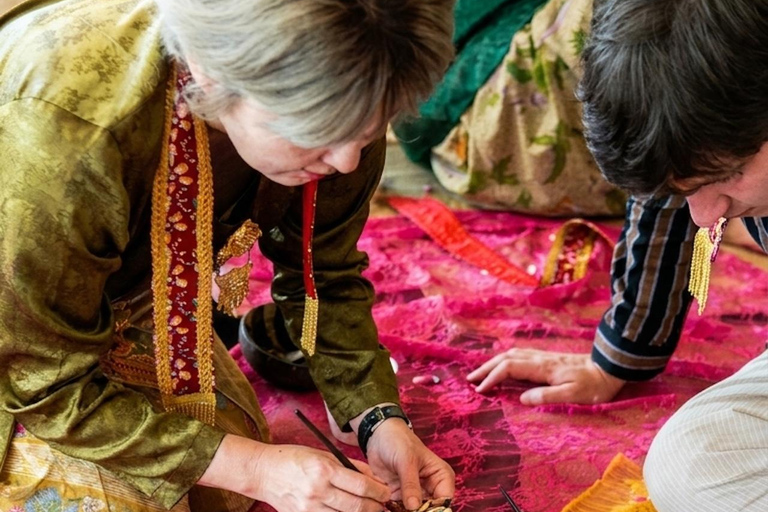 Yogyakarta: Wayang Show, Carving, and Painting Experience