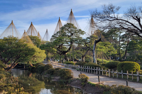 Kanazawa: Samurai, Castle & Geisha Private Bus Tour