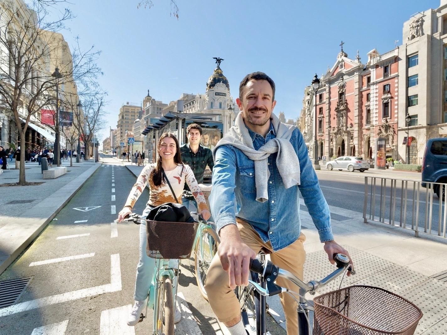 Entdecke Madrid mit dem Fahrrad und fotografiere mit Benja
