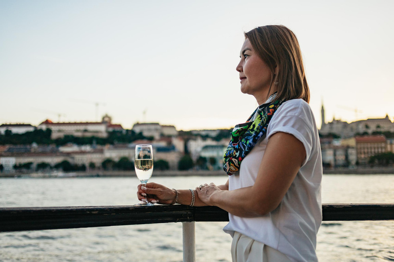 Budapest : croisière de 2 h av. dîner hongrois sur le Danube