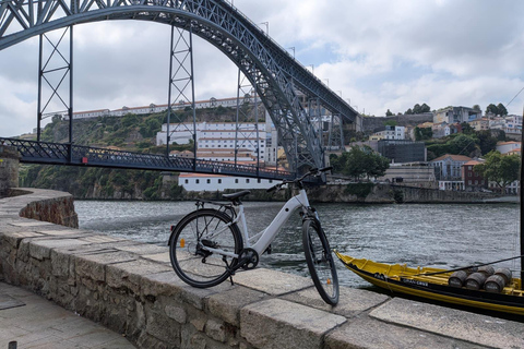 Porto & Gaia: Bike Rental Douro to the Beach E-Bike 2 Hours
