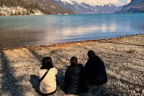 Interlaken: Lake Thun Sunset Bike Tour with Sundowner