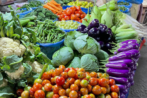 Kathmandu: Morning Market Tour with Nepali Breakfast