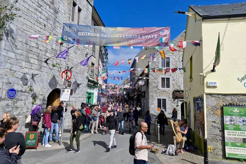 From Belfast: Guided Day Tour to Galway with Stops