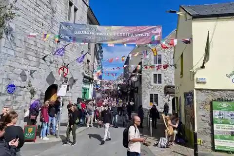 From Belfast: Guided Day Tour to Galway with Stops
