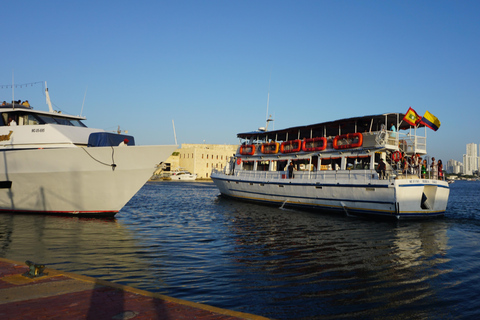 Carthagène : excursion en bateau de nuit avec dîner et open barCARTAGENA : Excursion en bateau de nuit blanche avec dîner et open bar