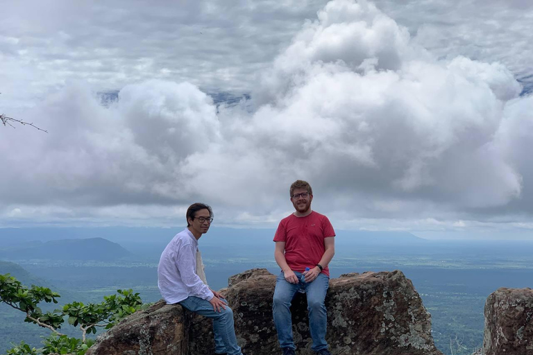 Tour privato di un giorno intero di Preah Vihear, Koh Ker e Beng MealeaBerlina privata