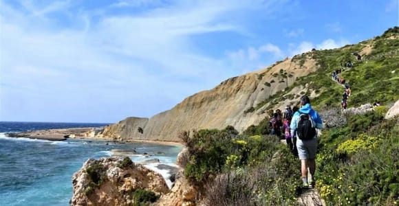 Gozo: passeggiata costiera privata a Xwejni Bay e alle saline