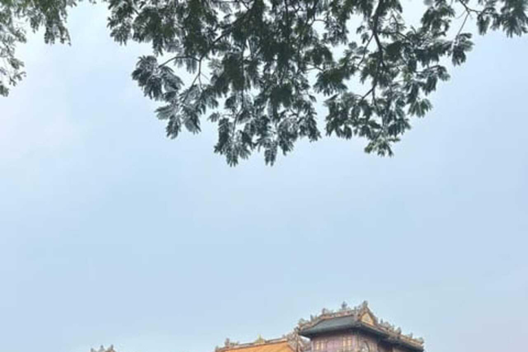 Desde Hue : Tour de la ciudad de un día completo con viaje en barco y almuerzoGrupo pequeño