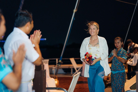 Bali Benoa: 5-Course Romantic Evening Cruise with Live Music Dinner Cruise with Round-Trip Hotel Transfers