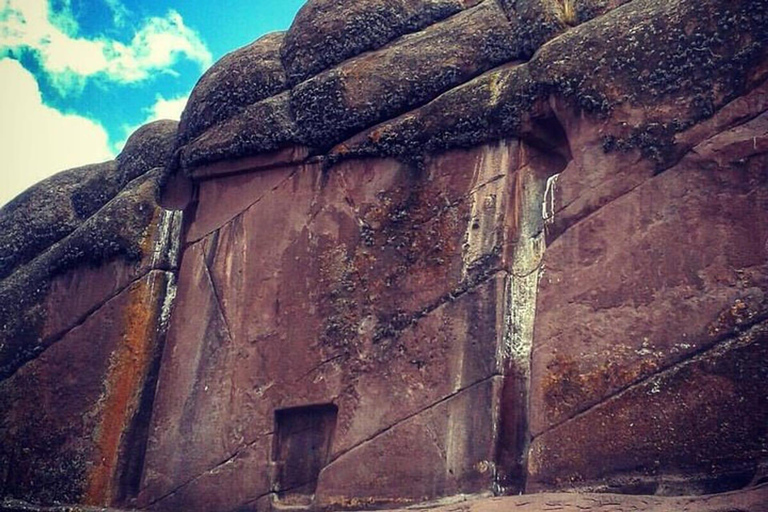 Puno: Chucuito, Aramu Muru, and Juli Day Tour with Show