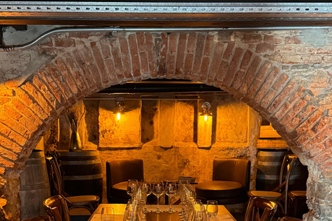 Tasting of 4 wines from 4 wineries & empanadas in Montevideo