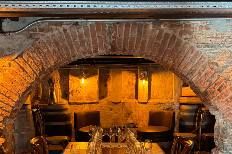 Tasting of 4 wines from 4 wineries & empanadas in Montevideo