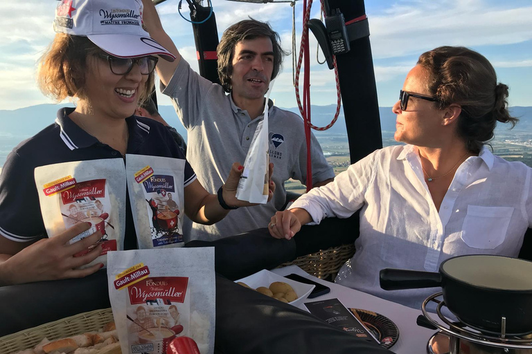 Lausanne: voo suíço com fondue num balão de ar quenteLausanne: Voo suíço com fondue num balão de ar quente