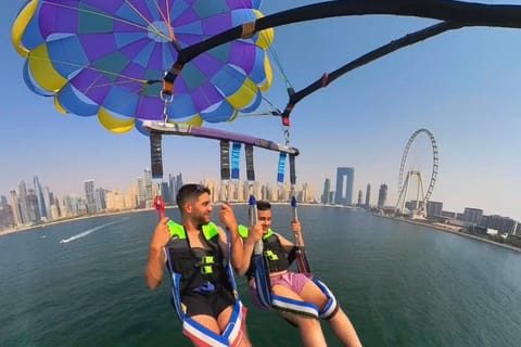Dubai: Parasailing Experience with Jumeirah Palm Views