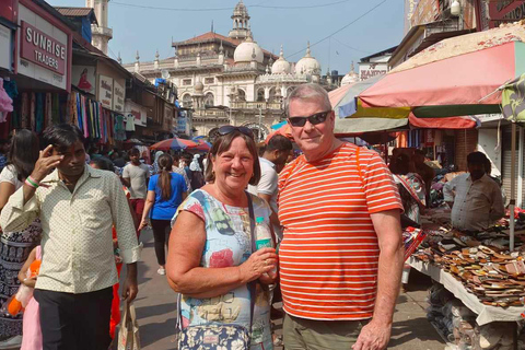 Mumbai: Private Sightseeing Tour and Slum Tour with a Local