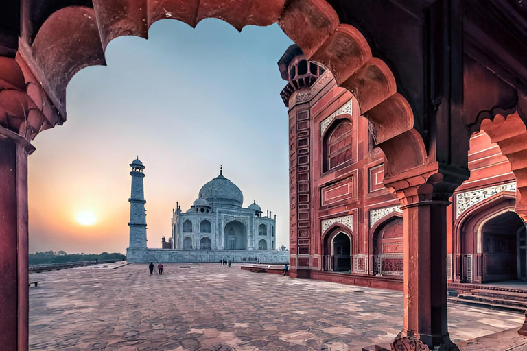 Tour privato tutto incluso del Taj Mahal all&#039;alba da DelhiTour con auto privata con aria condizionata, autista e guida