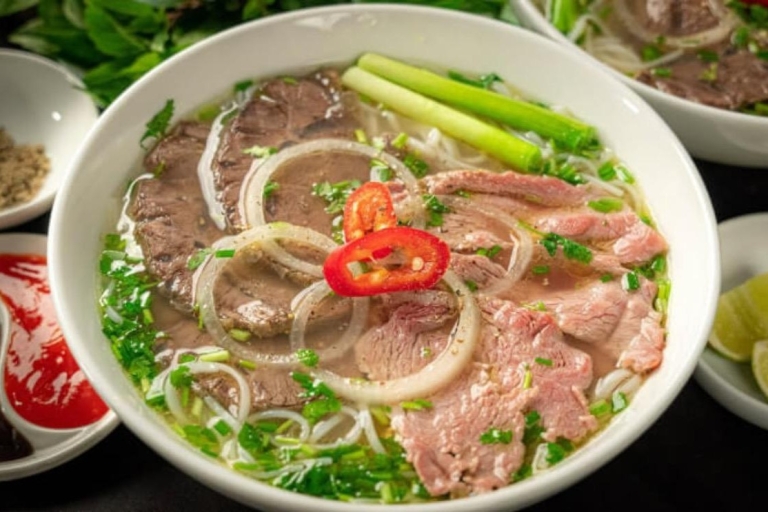 Hoi An : Cours de cuisine avec des plats vietnamiens traditionnelsCours de cuisine avec repas vietnamiens traditionnels avec déjeuner