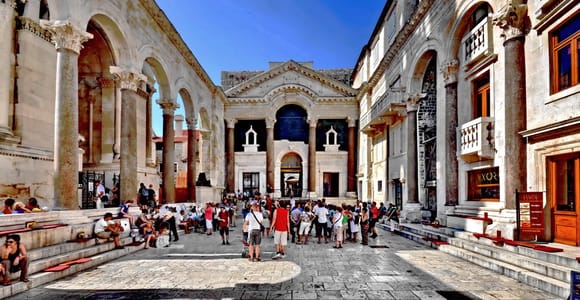 Makarska: Tagesausflug nach Split und Trogir mit lokalem Guide