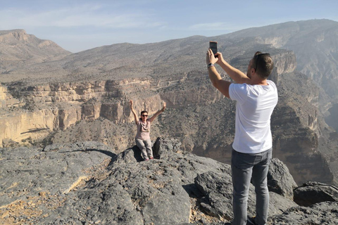 From Muscat: 2-Day Private Jebel Sham Tour with Hotel & Meal