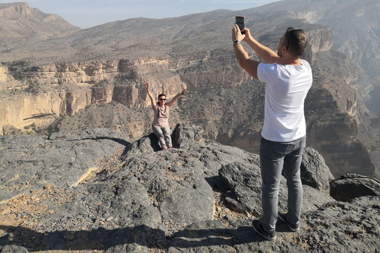 From Muscat: 2-Day Private Jebel Sham Tour with Hotel & Meal