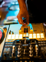 Immersive musical experience in Berlin like disc jockey - Housity