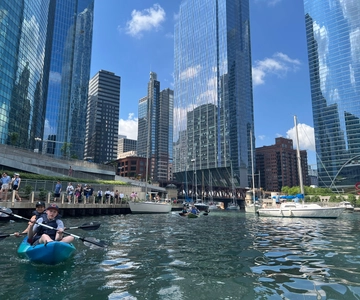 Chicago: personaggi e crimini - Tour guidato in kayak