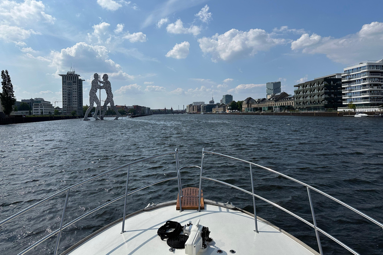 Berlin: Exclusive Berlin Lakes Tour on "GDR bigwig yacht" SCHMÖCKWITZ