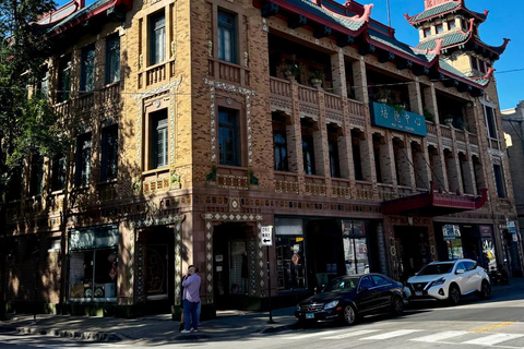 Chicago: Water Taxi Cruise & Chinatown Walk