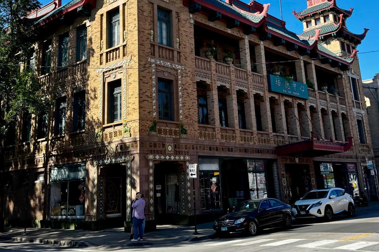 Chicago: Water Taxi Cruise & Chinatown Walk