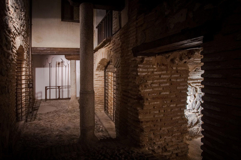 Tolède souterraine : visite nocturne de 4 tunnels souterrains et des thermesTolède souterraine : visite nocturne de 4 tunnels souterrains et de thermes